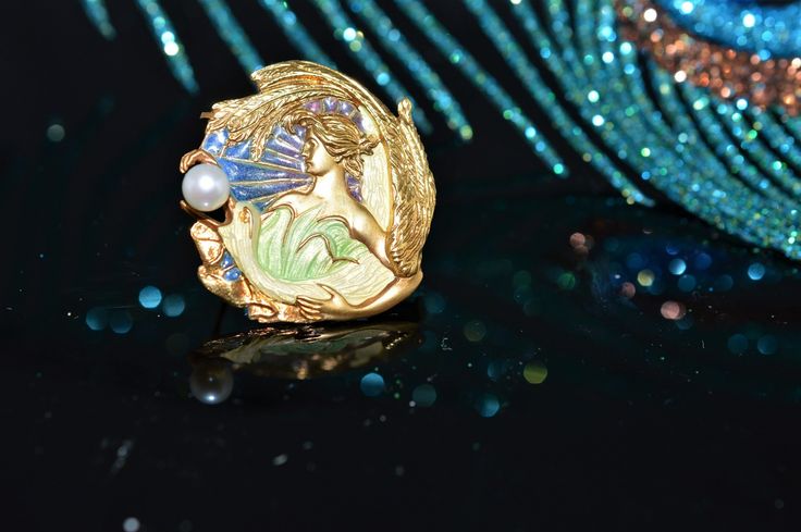 A Ladies 18K Yellow Gold Art Nouveau Brooch/Pendant From The Masriera Collection That Features Enameling, Plique-Ajour, And A Round Pearl. The Brooch Is Signed And Numbered