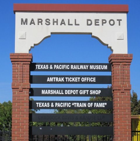 the entrance sign to marshall depot, texas and pacific railway museum