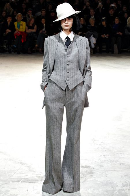 Yohji Yamamoto - Tailored Suiting.  Be inspired and shop here: http://rstyle.me/n/wxyssbgbrf Women Wearing Ties, Woman In Suit, Dandy Style, Woman Suit Fashion, Mode Inspo, Yohji Yamamoto, Suit Fashion, Looks Style, Elegant Woman