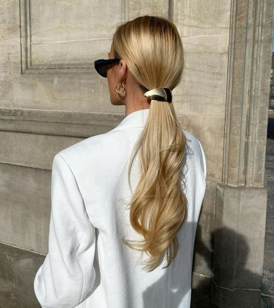 Styling Hair Aesthetic, Chic Long Hair, Filler Images, Summer Street Fashion, Blonde Ponytail, Chic Holiday, Easy Chic, Hairstyle Inspo, Golden Hair