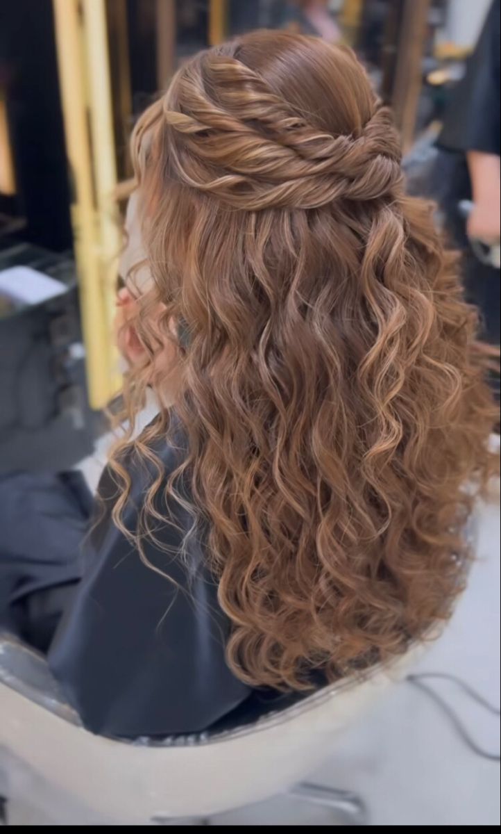 Curly Hair Western Style, Whimsical Long Hairstyles, Super Curly Formal Hairstyles, Messy Curls Wedding Hair, Prom Hairstyles For Wavy Hair Natural, Natural Hairstyles Wavy Hair, Hermione Yule Ball Hair, Curly Bridal Hair Half Up, Curly Hair Wedding Styles With Veil