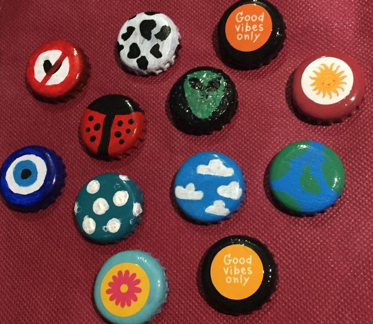 there are many different buttons on the table with each one's own name in it