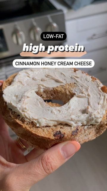 Bagel Cream Cheese Toppings, High Protein Cream Cheese, High Protein Bagel Toppings, Cream Cheese Bagel Ideas, Protein Cream Cheese, Honey Cream Cheese, Healthy Bagel, Bagel Spread, Healthy Cream Cheese