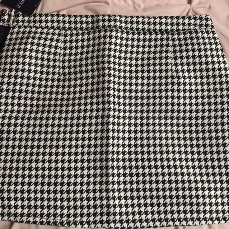 Black And White Gingham Skirt. I'm 5 Feet Tall And It Goes Down To Around My Knees. New With Tags Never Worn Before Great Condition!! Casual Black Houndstooth Mini Skirt, Spring Black Houndstooth Skirt, Black Houndstooth Skirt For Spring, Trendy Black Houndstooth Skirt, Casual Houndstooth Skirt For Summer, Trendy Black Skirt With Houndstooth Pattern, Casual Houndstooth Mini Skirt For Spring, White Mini Skirt With Houndstooth Pattern, Spring Houndstooth Mini Skirt