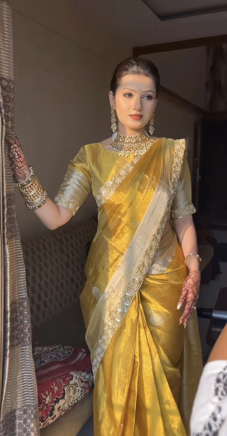 Pearl Saree, Iphone Wallpaper Aesthetic, Bridal Sarees South Indian, Simple Saree Designs, New Saree Blouse Designs, Fashionable Saree Blouse Designs, Fancy Sarees Party Wear, Wallpaper Iphone Wallpaper, Yellow Pearl