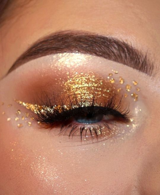 Eye Makeup Inspiration, Eyeshadow Makeup Tutorial, Gold Eyeshadow Looks, Shine Makeup, Taylor Swift Makeup, Full Makeup Tutorial, Glittery Eye Makeup, Golden Eye Makeup, Gem Makeup