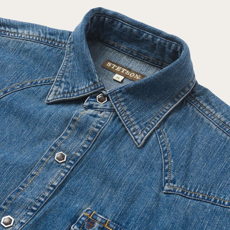 This premium Western shirt is constructed with contrast stitching and has a classic, loose cut for riding and outdoor activity. It’s made from 100% cotton that hangs well while keeping its shape and only gets better with age. Two snap-closure pockets, a spread collar, and a one-point curved back yoke and single point f Cowboy Ranch, Western Denim Shirt, Actor John, Denim Shirts, Reading Shirts, Wide Trousers, Curved Back, Men's Apparel, Western Shirt