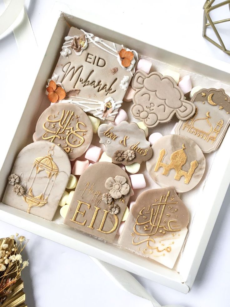 eid eidmubarak eidgifts gifts giftideas eidaladha eidulfitr cookies Eid Sugar Cookies, Eid Cookies Decoration, Deco Eid Mubarak, Eid Mubarak Gift Ideas, Eid Mubarak Hampers, Eid Mubarak Cookies, Cookies Hampers, Eid Gifts For Him, Eid Preparation