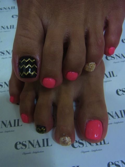 Toes Nail Tricks, Pink Pedicure, Gold Accent Nail, Black Gold Nails, Colorful Nail, Nail Swag, Toe Nail Designs, Get Nails, Toe Nail Art