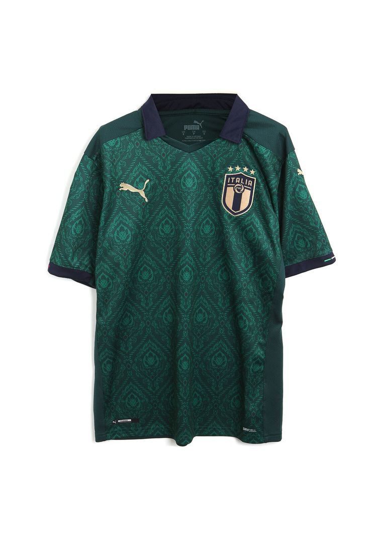 the soccer jersey worn by italy's national team, which was worn in green and blue