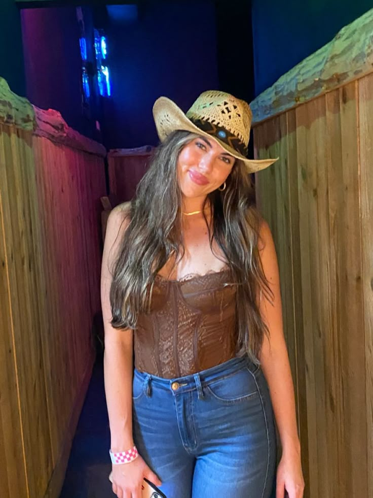 Cowgirl Outfits Corset, Nadie Sabe Concert Outfit, Corset Cowgirl Outfit, Cowgirl Corset Outfit, Western Corset Outfit, Bad Bunny Concert Outfit Nadie Sabe, Line Dancing Outfits, Western Style Outfits Cowgirl Chic, Hot Cowgirl Outfit