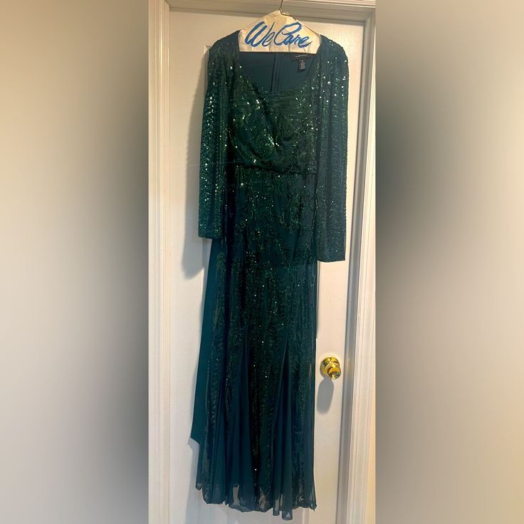 Brand New With Tag. Never Worn. Green Sequins Dress In A Size 10. Green Holiday Dress For Dinner, Green Holiday Dinner Dress, Macy's Fitted Spring Dresses, Elegant Macy's Dress For Party, Green Sequins Dress, Green Sequin Dress, Macy Dresses, Green Evening Dress, Sequins Dress