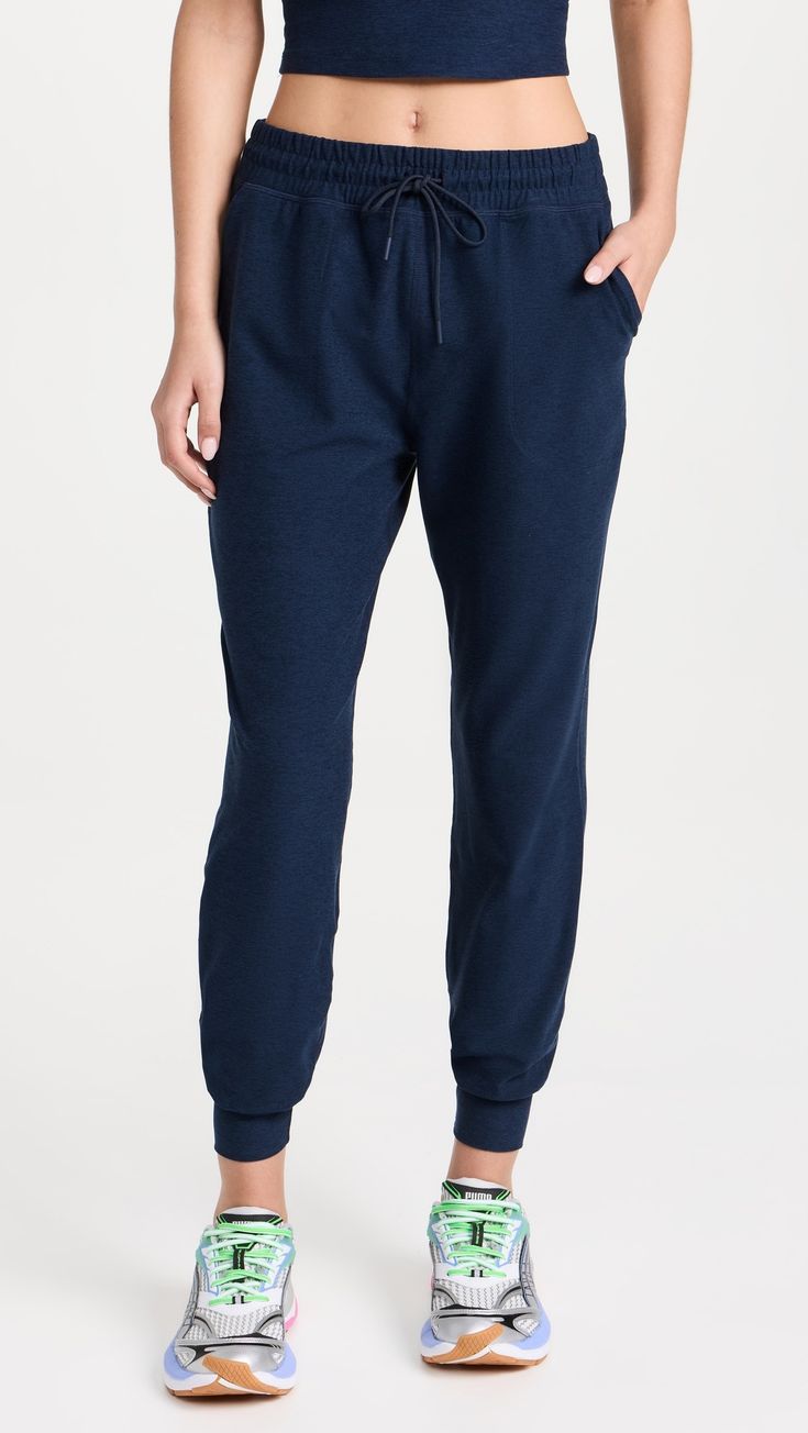 Comfy Activewear With Ribbed Cuffs For Workout, Solid Activewear With Elastic Waistband For Loungewear, Comfy Activewear With Pockets, Stretch Elastane Sweatpants For Jogging, Stretch Elastic Jogging Sweatpants, Comfy Sweatpants With Elastic Cuffs For Jogging, Comfy Sports Bottoms With Elastic Waistband, Comfy Cotton Activewear With Elastic Waistband, Comfortable Long Sweats For Sports