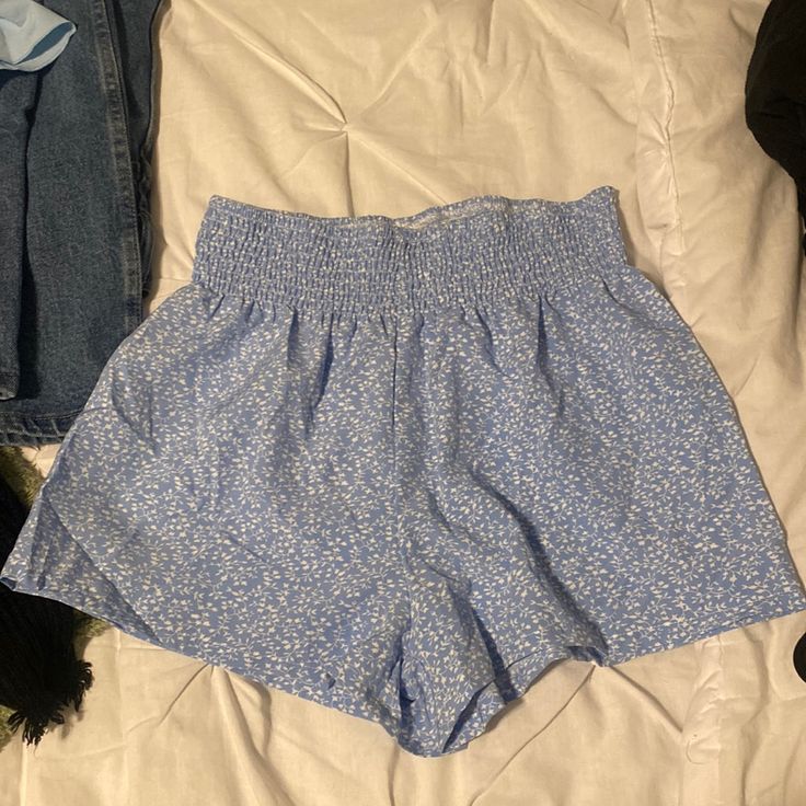 Perfect Condition Size Medium Blue Floral Never Worn Shein Shorts, Floral Shorts, Medium Blue, Blue Floral, Blue White, High Waist, Color Blue, Blue And White, High Waisted