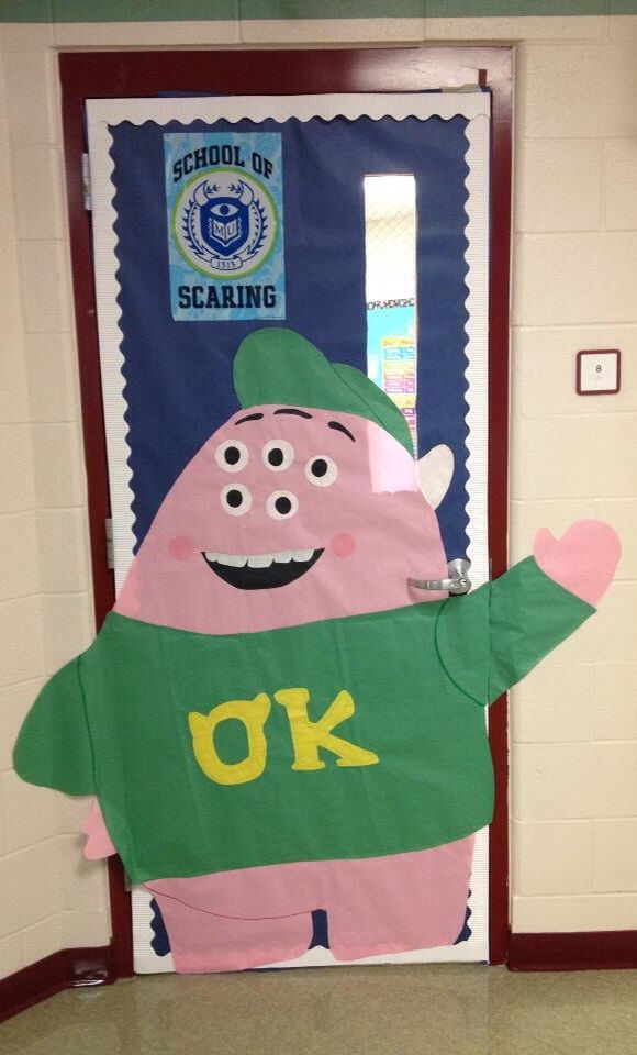 a door decorated to look like peppa pig with the letter ok on it's chest