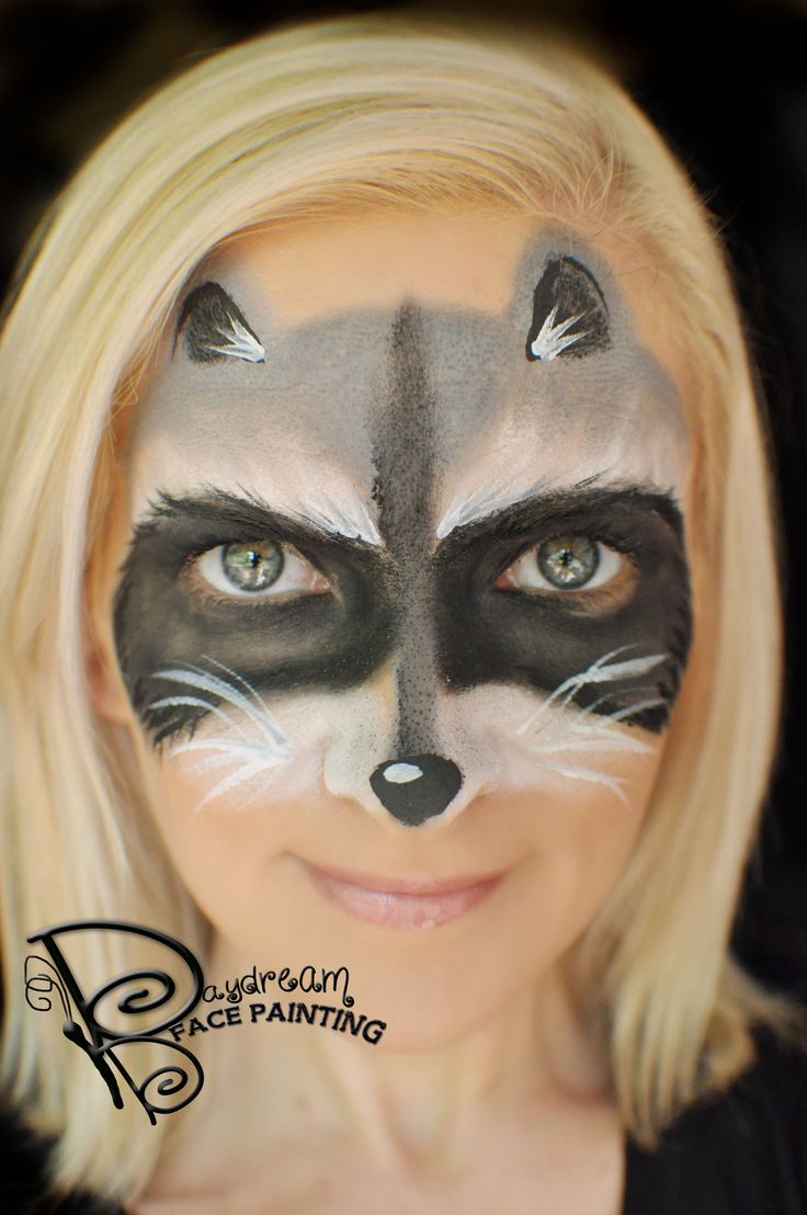 Fun & simple raccoon mask - by Amanda Moody, Daydream Face Painting Racoon Makeup, Raccoon Makeup, Raccoon Mask, Carnaval Make-up, Raccoon Costume, Raccoon Halloween, Animal Face Paintings, Face Painting Easy, Kids Face Paint