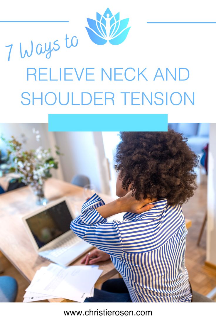 Woman on laptop holding her aching neck Neck And Shoulder Stretches, Neck Hurts, Chin Tuck, Doing The Dishes, Shoulder Tension, Acupressure Mat, Release Tension, Highly Sensitive People, Professional Massage