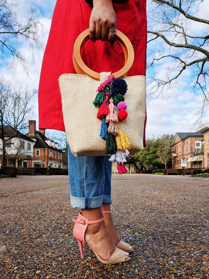 Handbag With Wooden Handles, Wood Handle Bag Pattern, Diy Bag Handles Ideas, Wooden Bag Handles, Bag Handles Ideas, Fabric Wine Bottle Bag, Wood Handle Bag, Diy Bag Handles, Bag With Wooden Handles