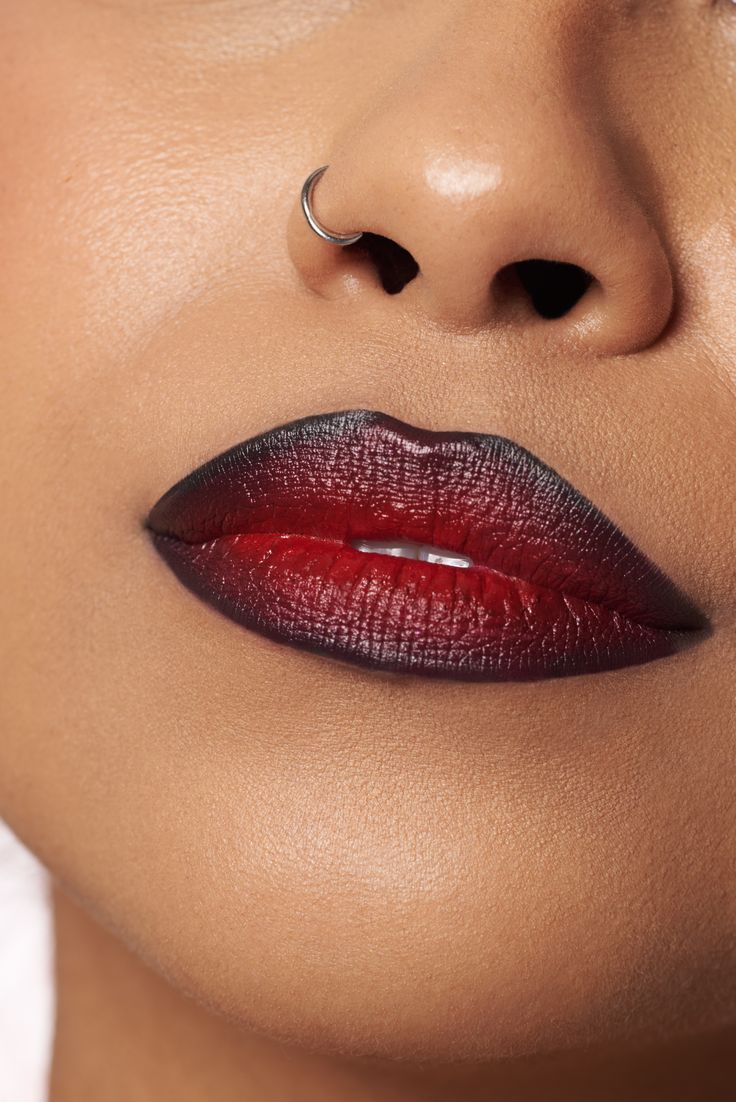 Fun Lip Makeup, Cool Lip Makeup, Black Lined Lips, Dark Red Eye Makeup, Old Hollywood Glam Makeup, Red Ombre Lips, Lip Makeup Looks, Ombre Lipstick, Bold Lip Makeup