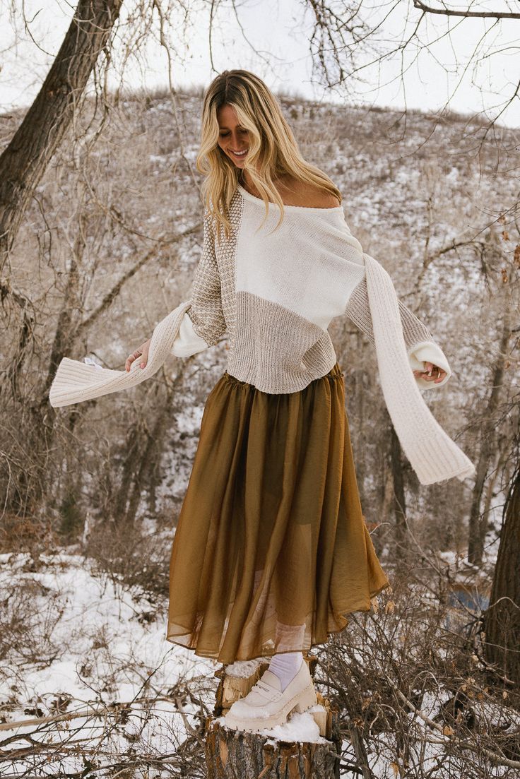 Womens Skirt With Lace Up Boots, Whimsical Winter Outfit, Sparkle Outfit, Tulle Material, Colorblock Sweater, Chic Skirts, Iconic Dresses, Outfits 2023, Lace Material