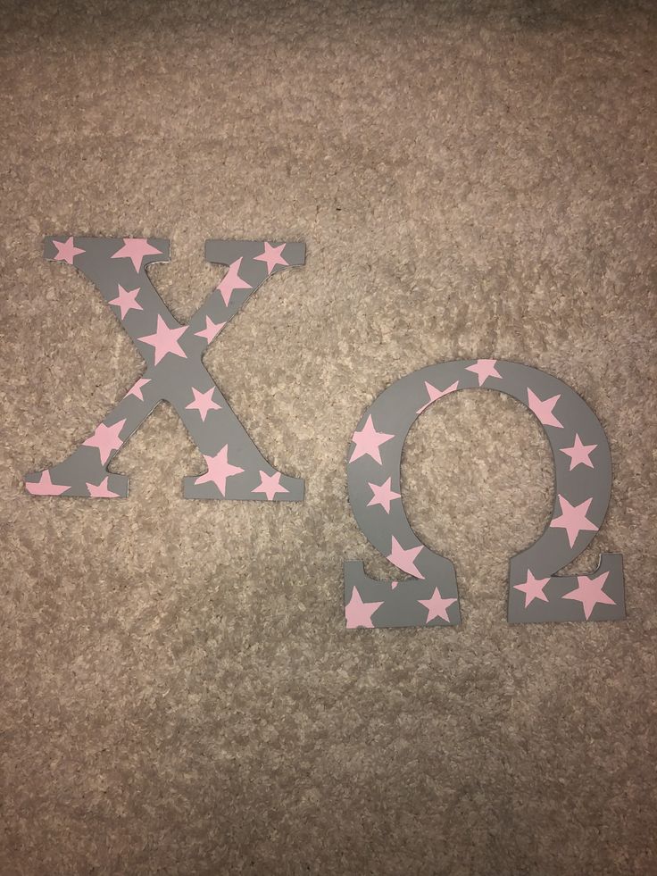 the word xo spelled with pink and gray stars