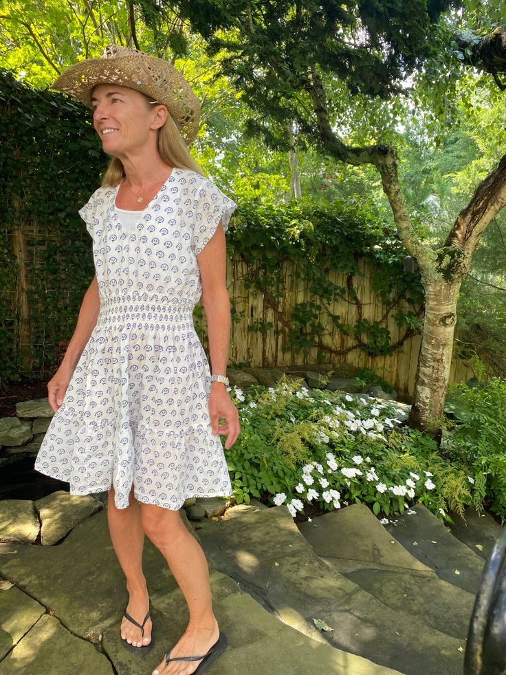 One Size Garden Party A-line Dress With Smocked Bodice, Garden Party Dress With Smocked Bodice And Short Sleeves, Short Sleeve Dress With Smocked Bodice For Garden Party, Elegant Smocked Back Dress For Garden Party, Elegant Dress With Smocked Back For Garden Party, Fitted V-neck Dress With Smocked Back, Elegant Garden Party Dress With Smocked Back, V-neck Dress With Smocked Back And Fitted Bodice, Feminine Cap Sleeve Summer Dress