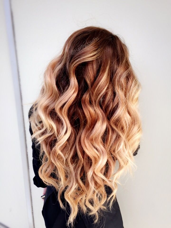 35 Gorgeous Styles to Get Beach Waves in Your Hair - Haircuts & Hairstyles 2019 Shadow Root Blonde, Long Beach Waves, Honey Blond, Blond Balayage, Beach Wave Hair, Honey Blonde Hair, Blonde Balayage, Beach Hair, Hair Waves