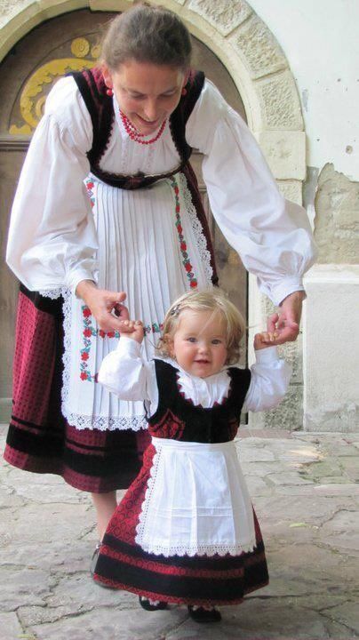 Hungarian Clothing, Hungarian Embroidery, Folk Dresses, Folk Dance, Folk Fashion, Traditional Fashion, Folk Costume, People Of The World, My Heritage