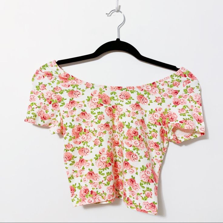 Rose Crop Top. Never Worn, In New Condition. H&m Pink Summer Tops, Rose Crop Top, H&m Tops, Pink White, H&m, Crop Top, Womens Tops, Crop Tops, Pink