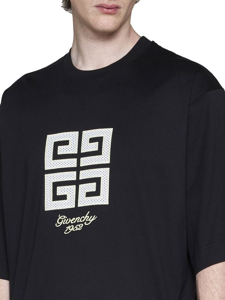 Givenchy’s black cotton classic-fit t-shirt featuring a crew neck, 4G and lettering lettering embroidered on the front.Size Type: InternationalGender: MenMaterial: NATURAL (VEG)->COTTON100 %Color: BlackMade in: PTProduct ID: BM712H3YMV001*Import tax/duty will be calculated at checkout (If applicable) Streetwear Monogram Print Short Sleeve T-shirt, Luxury Letter Print T-shirt For Streetwear, Short Sleeve Monogram Print T-shirt For Streetwear, Monogram Print Short Sleeve T-shirt For Streetwear, Luxury Logo T-shirt For Streetwear, Luxury Black T-shirt With Letter Print, Luxury Designer Logo T-shirt For Streetwear, Black Designer Logo Crew Neck Top, Luxury Monogram Print Crew Neck T-shirt