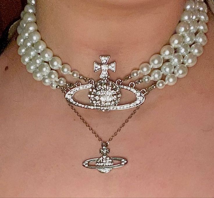 Vivi Westwood Necklace, Viviane Westwood Jewelry, Vivienne Westwood Jewellery Aesthetic, Vivienne Westwood Pearl Necklace, Vivienne Westwood Necklace, Vivienne Westwood Jewellery, Jewelry Accessories Ideas, Dope Jewelry, Classy Jewelry