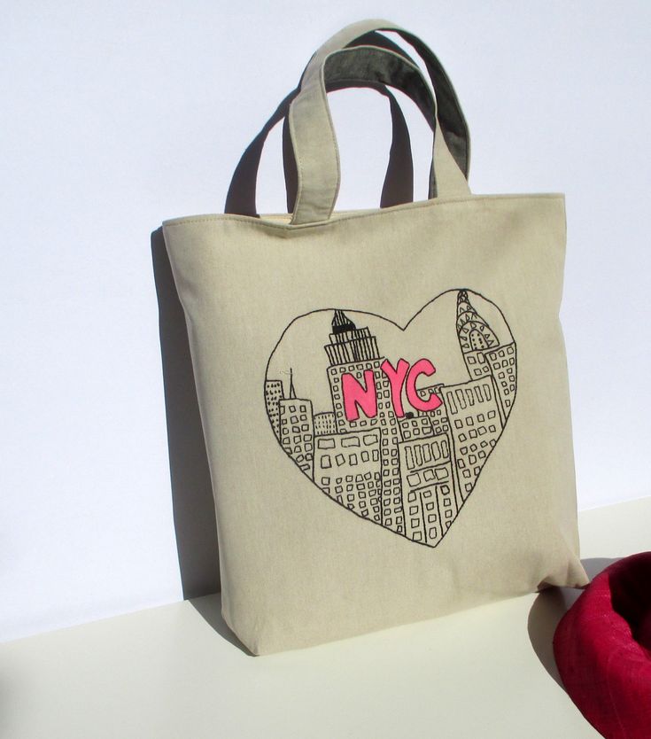 New York bag, hand embroidered patern, oversized handmade canvas tote bag, everyday bag, shoppers bag, unique ,chic https://etsy.me/2uv7bWu #bagsandpurses #black #pink #canvastotebag #casualtotebag #oversizedtoteba Shoppers Bag, City Canvas, Summer Tote Bags, Handmade Canvas, Jute Totes, Luxury Clutch, Casual Tote Bag, Small Cosmetic Bags, Pattern Simple