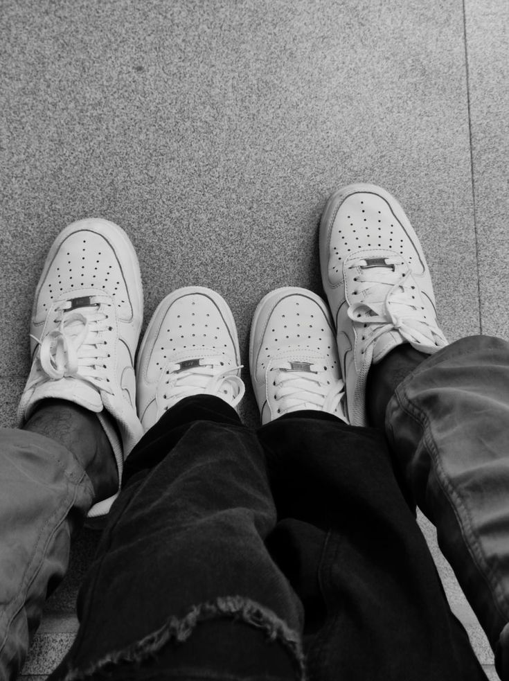 Couple Aesthetics, Boyfriend Aesthetic, Nike Fashion Shoes, Cute Couples Photos, Cute Couples Kissing, Couples Photos, Nike Fashion, Vans Authentic, Cute Couple Pictures