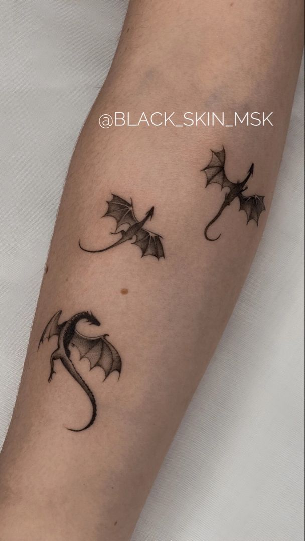 a dragon tattoo on the arm and leg