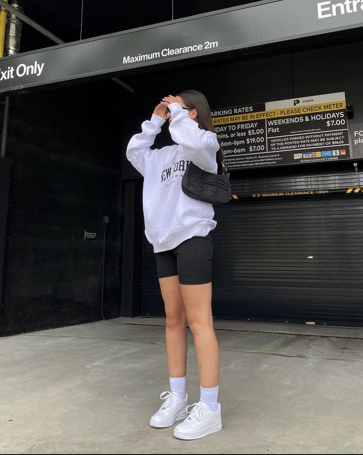 Low Dunks Outfit, Cycling Shorts Outfit, Dunks Outfit, Boyish Outfits, Cute Gym Outfits, Competition Dress, Simple Shoes, Everyday Fashion Outfits, Casual Day Outfits