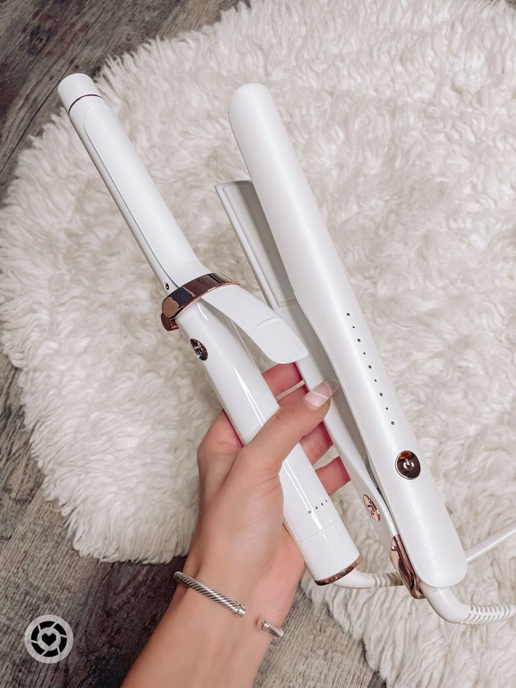 Curling Iron And Straightener, T3 Hair Curler, Straightener And Curling Iron, Hair Straightener Aesthetic Photo, Hair Curler Aesthetic, Hair Curlers Wand, T3 Hair Tools, Curling Iron Aesthetic, Hair Ironing Styles