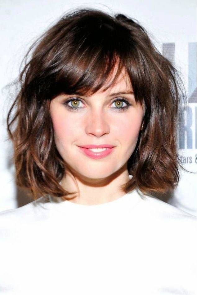 Side-Parted Shag Short Hair Bangs Color Ideas, Shoulder Hairstyles, Fashion Tricks, Thick Wavy Hair, Medium Bob, Haircuts For Wavy Hair, Girl Haircuts, Penteado Cabelo Curto, Short Hairstyle