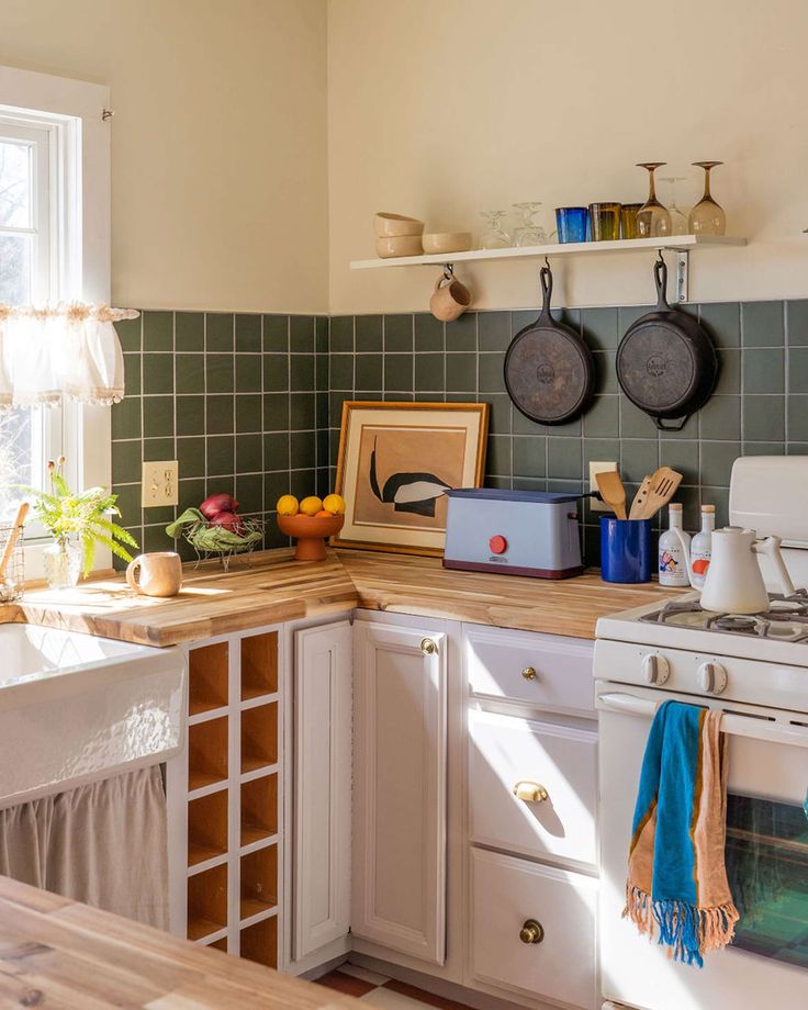 the kitchen counter is clean and ready for us to use