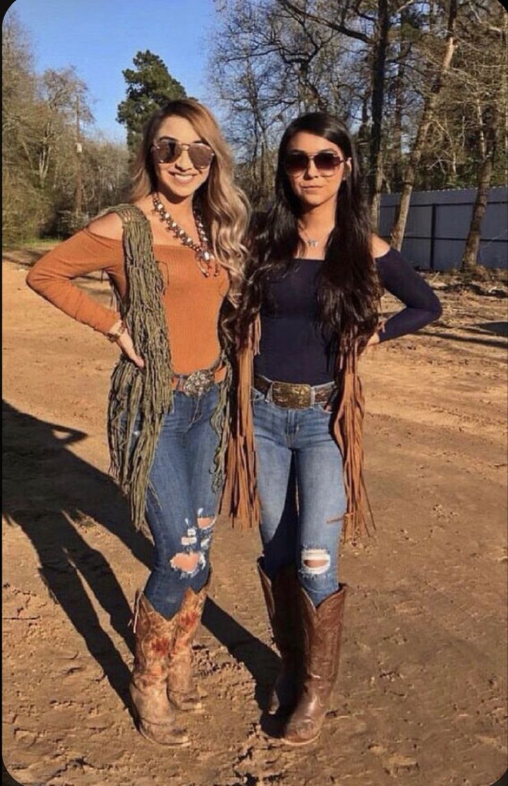 Latina Cowgirl Outfits, Princess Cowgirl, Latina Fits, Country Concert Outfit Winter, Cowgirl Outfits For Women, Country Concert Outfits, Trajes Country, Vaquera Outfit, Cowgirl Boots Outfit