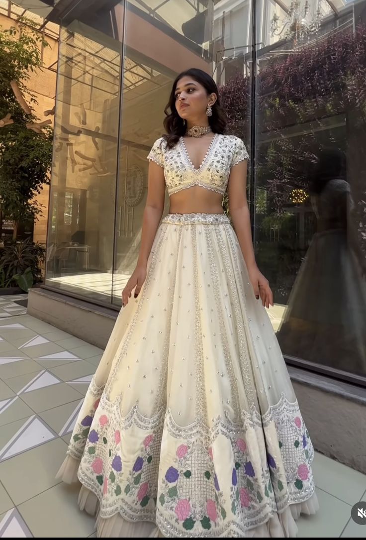 Engagement Look For Bride Sister, White Lehenga Simple, Simple Lengha Design, Ghagra Designs, Indian Outfits Modern, Weddings 2024, Cultural Wear, Dress Lehenga, August Wallpaper