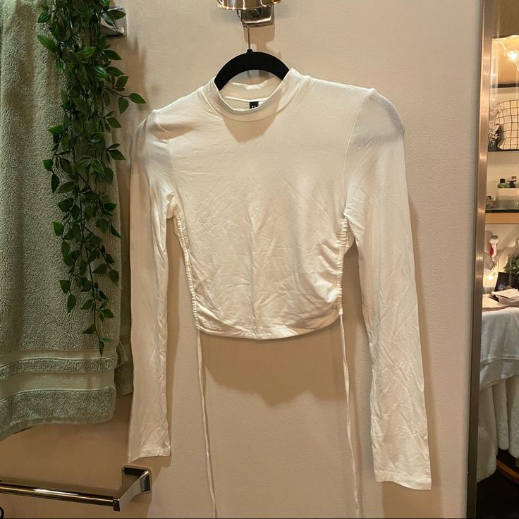 White Long Sleeve H&M Going Out Backless Top Never Worn, Still Has The Original Tag Size Xs White H&m Crop Top For Spring, Fitted White Top From H&m, H&m White Crop Top For Spring, Fitted White H&m Top, Casual White H&m Crop Top, H&m Fitted Trendy Crop Top, H&m Fitted Crop Top, Fitted H&m Crop Top, Fitted Cropped Top By H&m