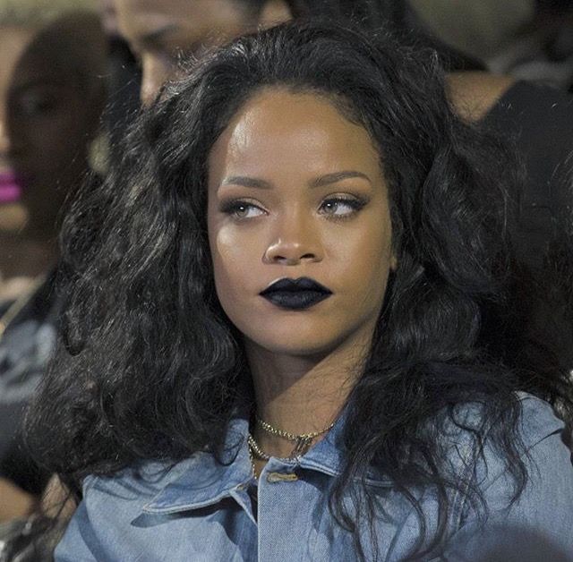 Rihanna X black lipstick Rihanna Lipstick, Black Lipstick Makeup, Dark Makeup Looks, Lipstick For Dark Skin, Rhinestone Makeup, Show Makeup, Soft Makeup Looks, Black Lipstick, Natural Lipstick