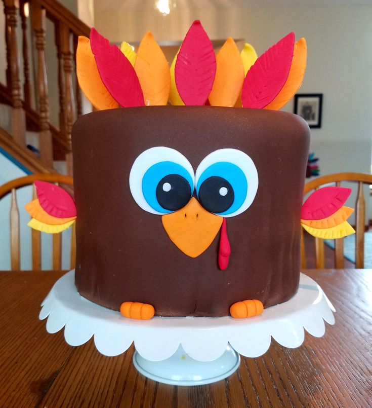 a cake decorated like a turkey on top of a table