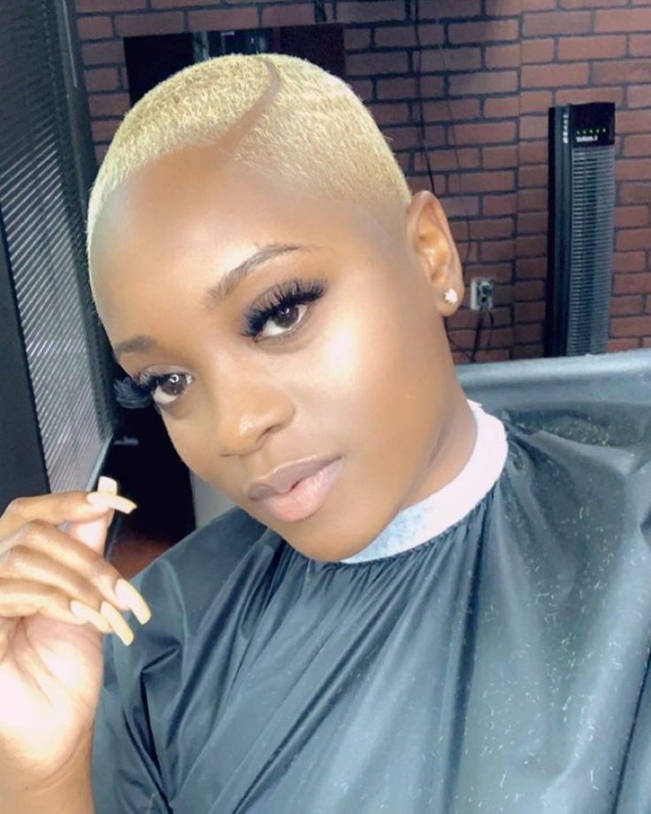 Short Shaved Hair, Blonde Twa, Pictures Of Short Haircuts, Short Bleached Hair, Buzzed Hair Women, Big Chop Natural Hair, Short Dyed Hair, Shaved Hairstyles, Fake Friend