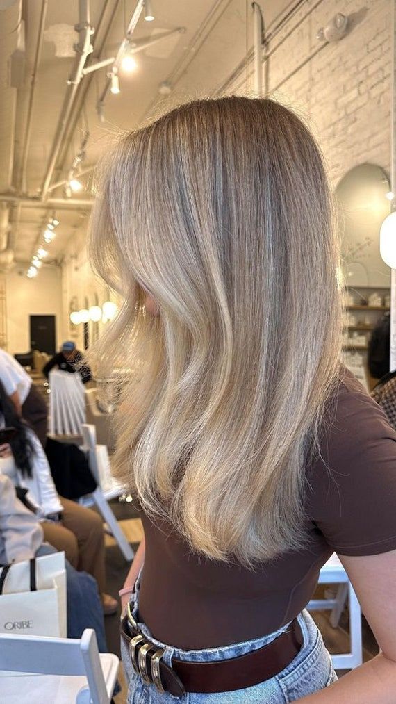 Vanilla Blond Balayage, Blonde Hair Autumn, Different Shades Of Blonde Highlights, Old Money Highlights, Blonde Autumn Hair, Honey Vanilla Blonde Hair, Old Money Blonde Medium Length, Vanilla Blonde Hair Balayage, Vanilla Hair Color