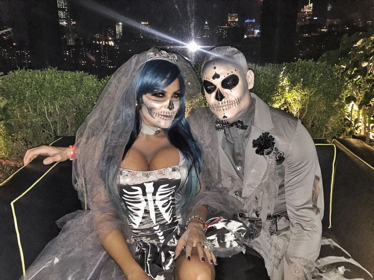 Dead Couple Costumes Iconic Movie Duos, Movie Duos, Easy Couple Halloween Costumes, Dead Bride, Couple Outfit Ideas, Halloween Coustumes, Halloween Couple, Bride Costume, Scary Halloween Costumes