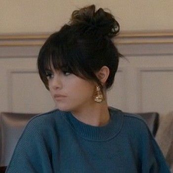 Chic Haircuts For Women, Selena Gomez Shoulder Length Hair, Selena Gomez Hair Bangs, Bangs With Updo, Selena Gomez Fringe, Selena Bangs, Bangs And Ponytail, Selena Gomez Bob, Selena Gomez Haircut