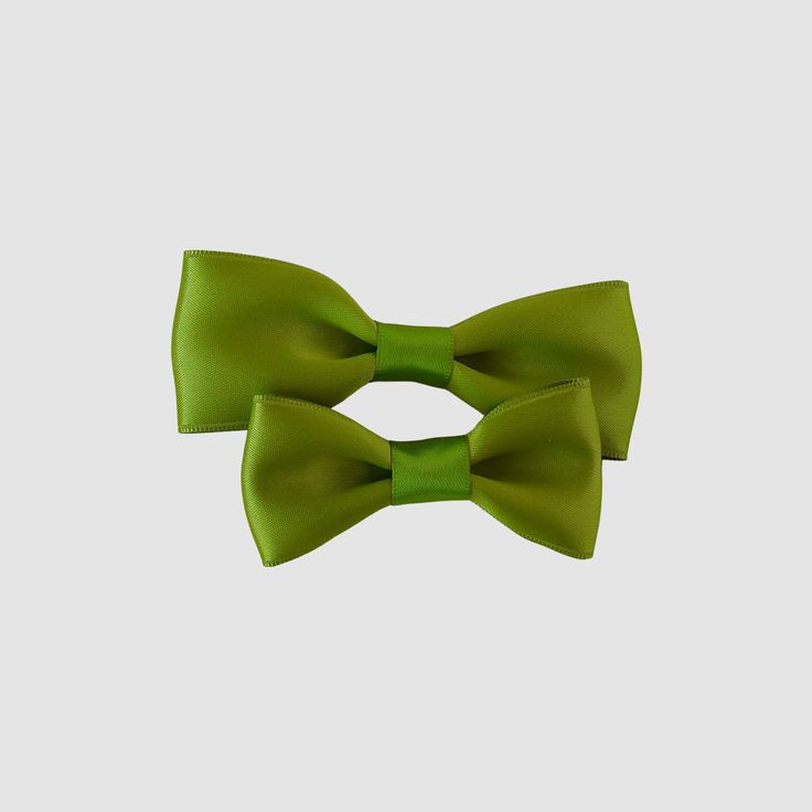 Dress to impress with our satin bow-tie! Available in 4 sizes, our bow-ties are perfect for newborns to men. With a wide range of 2024 fall and winter trending colors, they're perfect for weddings, holiday photoshoots, and any special occasion. Just slide clip over the top button and you are ready to go! • Satin ribbon• Bow-tie size • XS-0-6mos • Small 6mos.-4yrs. • Medium 4-12yrs • Large teen/adult• Handmade in the USA• Small women-owned business *Please note that bows are handcrafted and may vary slightly in size and look. Measurements are approximate. **NEVER leave children unattended or sleeping while wearing ANY hair accessories from Your Final Touch. Products may contain parts that can pose a choking hazard or strangulation. Party Suit And Tie Accessories With Satin Bow, Adjustable Green Ties For Party, Green Adjustable Tie For Party, Adjustable Green Tie For Party, Solid Color Bow Tie For Party, Satin Bow With Bow Tie Back For Gifts, Classic Green Bow Tie For Formal Occasions, Gift Fitted Bow Tie With Detachable Bow, Classic Green Bow Tie For Gifts