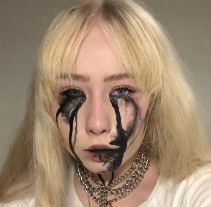 From @minnanassen on ig Creepy Mouth Makeup, Crazy Face Reference, Scared Makeup, Uncanny Valley Makeup, Ruined Makeup, Gory Makeup, Burn Makeup, Demon Makeup, Gore Makeup