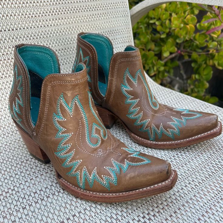 They Definitely Have Some Wear To Them But They Have A Long Way To Go! Ariat Dixon, Ariat Shoes, Way To Go, Blue Brown, Bootie Boots, Ankle Boots, Color Blue, Size 6, Women Shoes